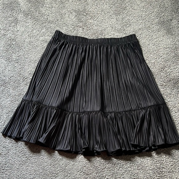 Zara Dresses & Skirts - ZARA Pleated Skirt | Size Small